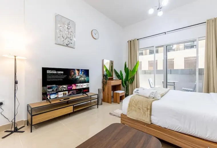 Furnished Studio Apartment with Balcony in JVC