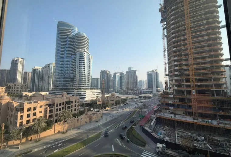1 BR Upgraded Apartment with Landmark Views