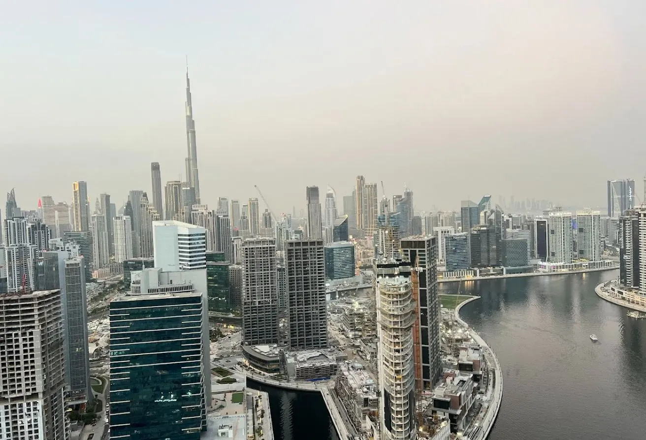 Unfurnished | Ready to move | Canal view | high floor photo 1