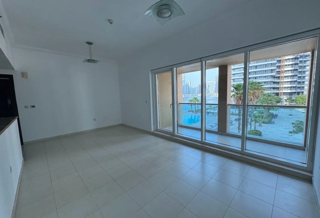 Spacious 1-Bedroom | Business Bay | canal view photo 1