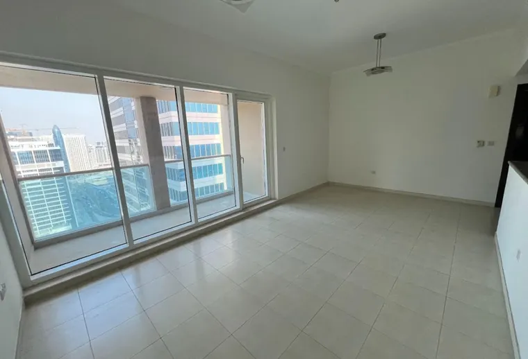 Spacious 1 Bedroom with Canal and Pool View