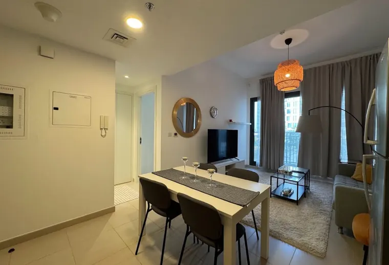 Cosy | Fully Furnnished | Pool View | Ready 2 movein